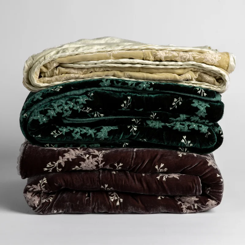Therapeutic lavender - scented sleep blankets​Rayon from bamboo blankets for a silky and breathable feelLynette Blanket
