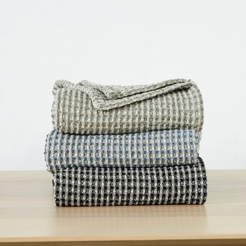 Outdoor hammock - friendly lightweight blankets​Synthetic fiber blend blankets for a budget - friendly choiceTama Cotton Waffle Blankets and Throws